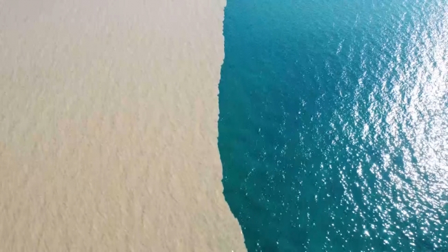 Selin ardından Van Gölü'nde bazı sahiller çamurla kaplandı